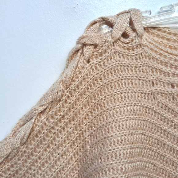 Onetheland Lace Up Arm Dolman Sleeve 100% Acryliv Beige Knit Sweater Size M - Picture 2 of 14
